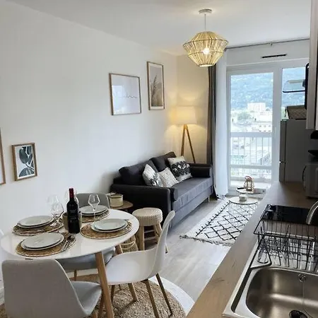 Superbe: Parking Gratuit + Wifi + Balcon