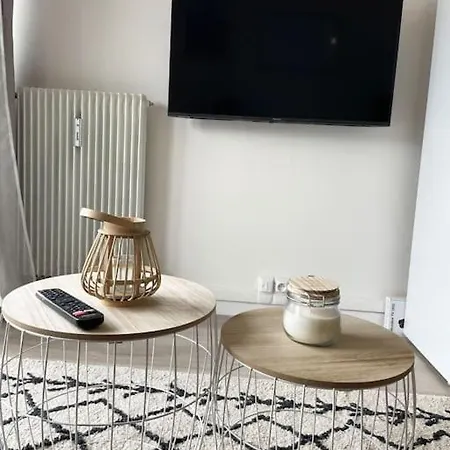 Apartment Superbe: Parking Gratuit + Wifi + Balcon