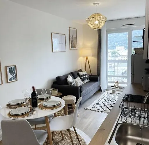 Superbe: Parking Gratuit + Wifi + Balcon