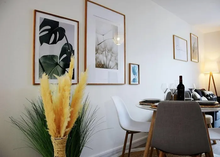 Superbe: Parking Gratuit + Wifi + Balcon Apartment