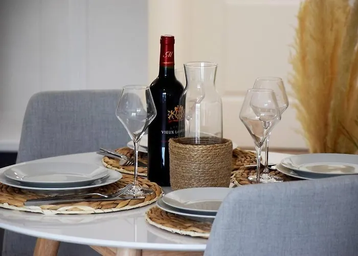 Apartment Superbe: Parking Gratuit + Wifi + Balcon *