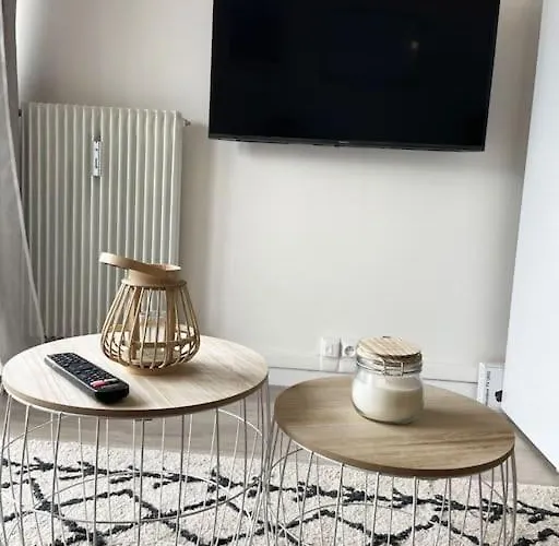 Apartment Superbe: Parking Gratuit + Wifi + Balcon