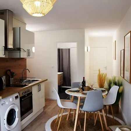 Appartement Superbe: Parking Gratuit + Wifi + Balcon Grenoble